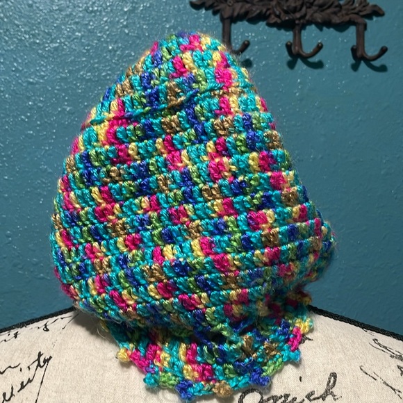 Hand Crochet multi colored cotton yarn- crossbody bucket/hobo bag. - Picture 4 of 8